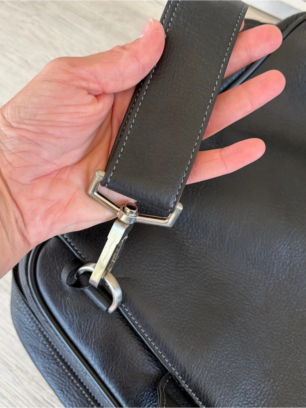 Johnston & Murphy black leather briefcase Messenger Bag Men’s Crossbody Euc